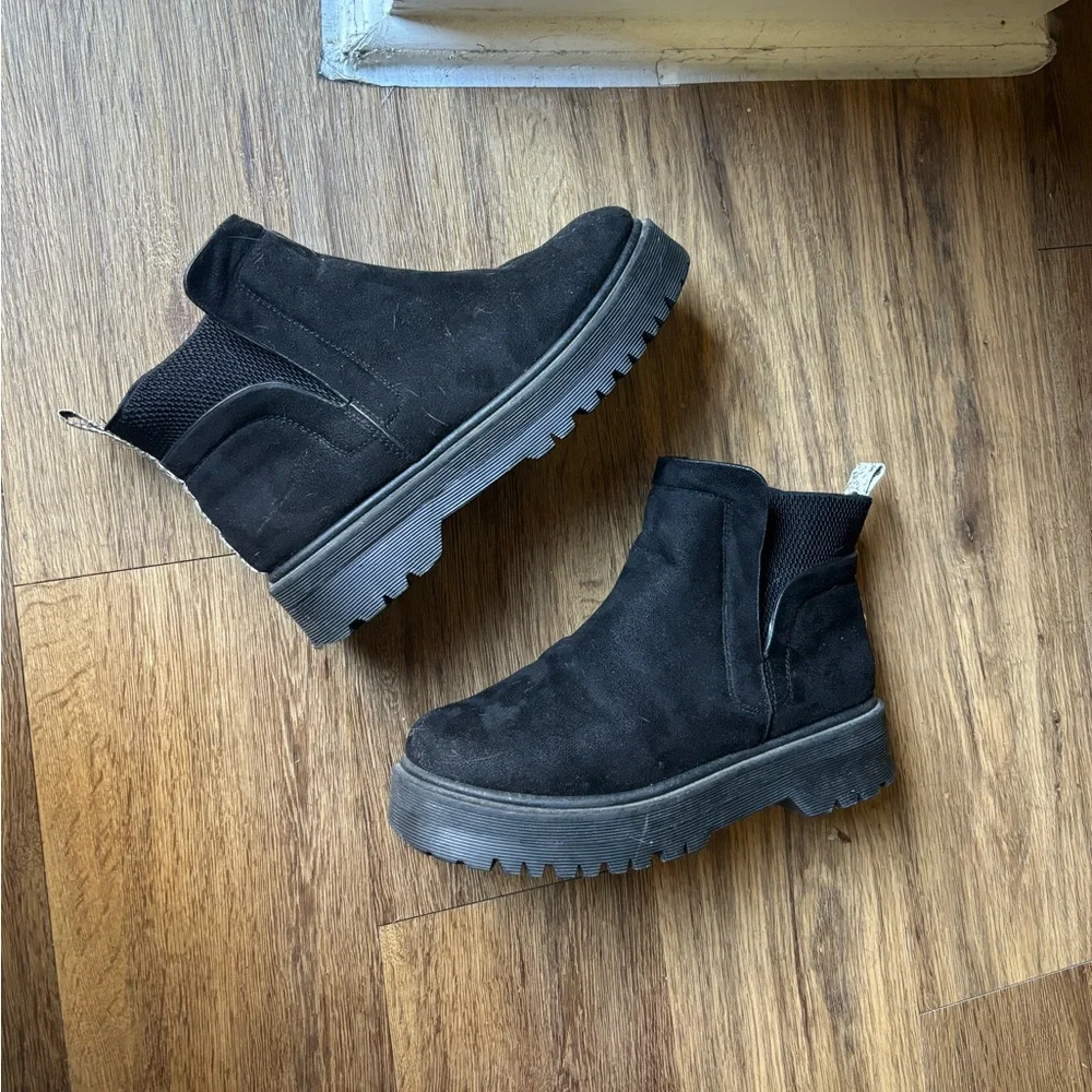 Super Cute Qupid Black Suede Ankle Boots w White Snakeskin Stripe-Size 8 - Picture 8 of 15